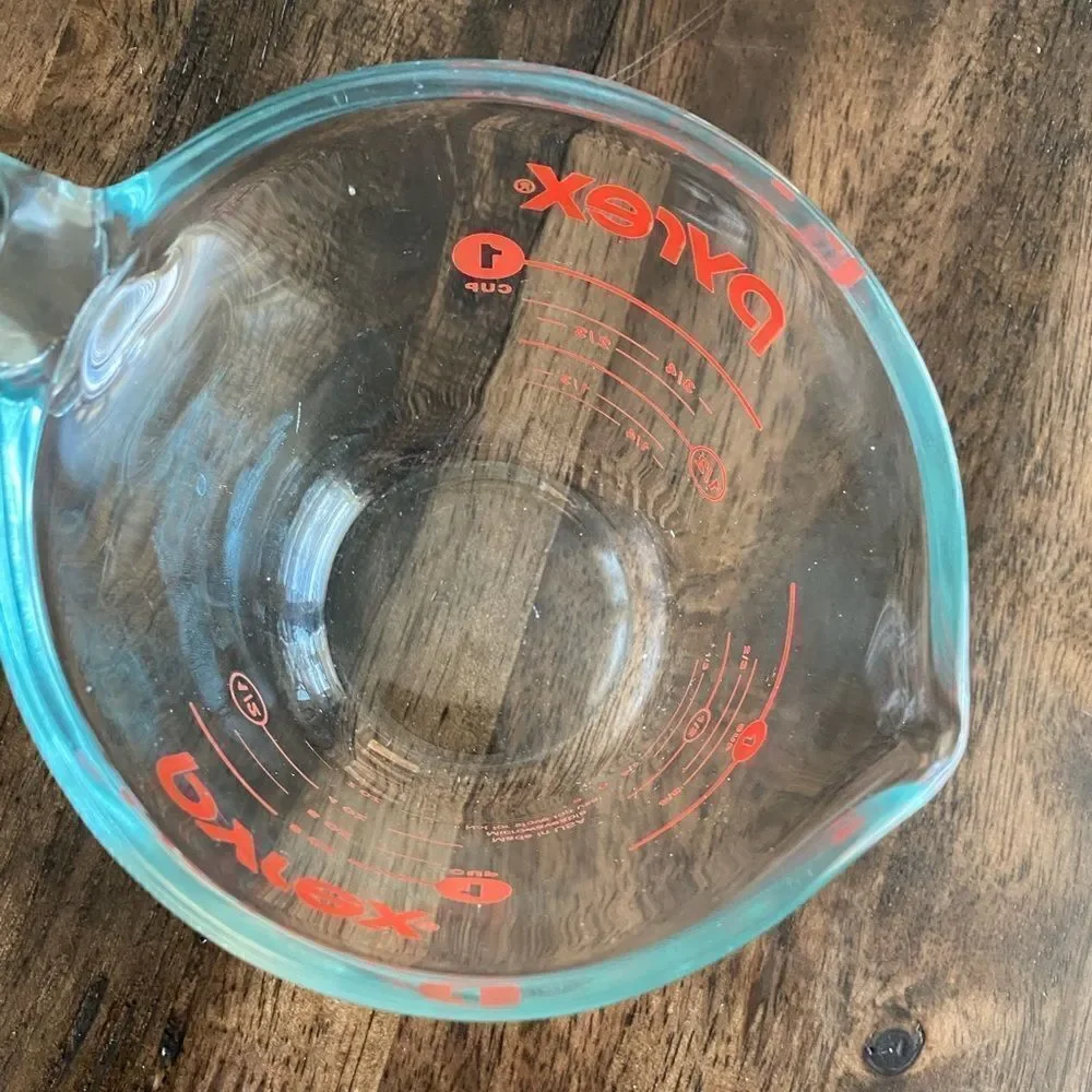 EUC PYREX Glass Measuring Cup 8 oz Red Lettering - Made in USA